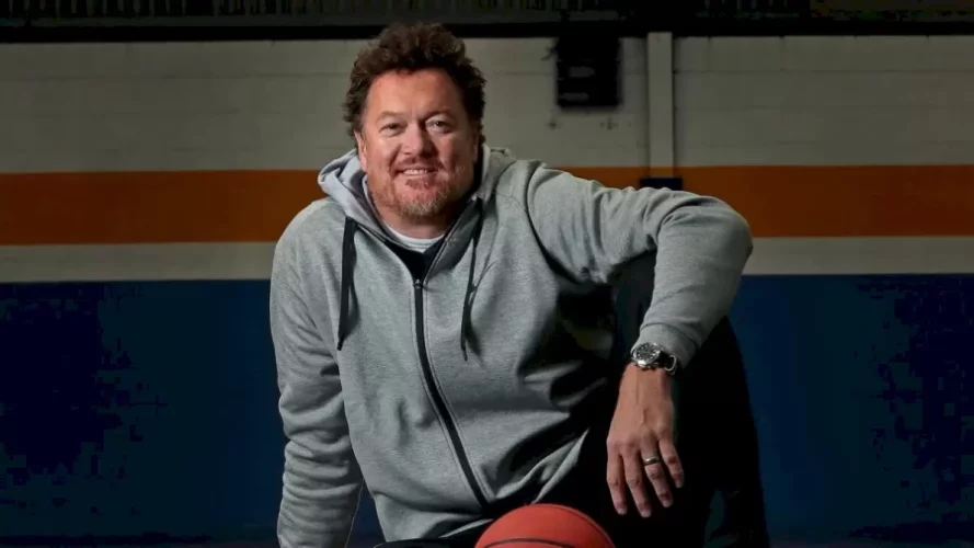 You are currently viewing Luc Longley Bio: Net Worth, Age, Career, Family, and Height