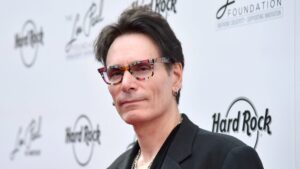 Read more about the article Steve Vai Bio: Net Worth, Age, Height, Career, Relationship, and Family 